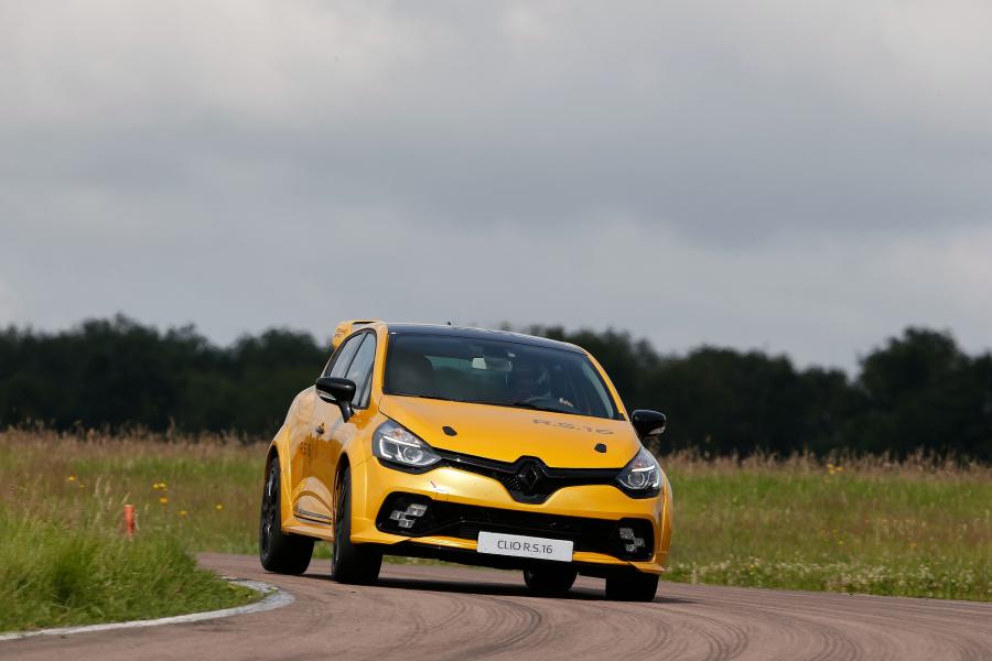  Renault Clio R.S.16 Concept 2016 года  (фото 3 из 54)